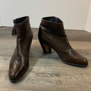 Stuart Weitzman brown leather heeled boots size 8 1/2